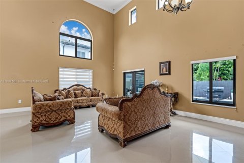 House in Miami, Florida 5 bedrooms, 234.76 sq.m. № 1413545 - photo 4