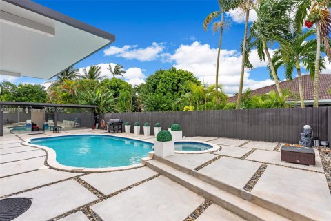 House in Miami, Florida 5 bedrooms, 234.76 sq.m. № 1413545 - photo 25