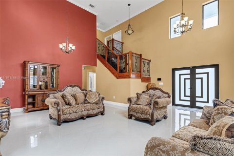 House in Miami, Florida 5 bedrooms, 234.76 sq.m. № 1413545 - photo 3