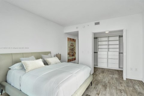 Condominio en alquiler en Miami, Florida, 3 dormitorios, 152.92 m2 № 1348141 - foto 17