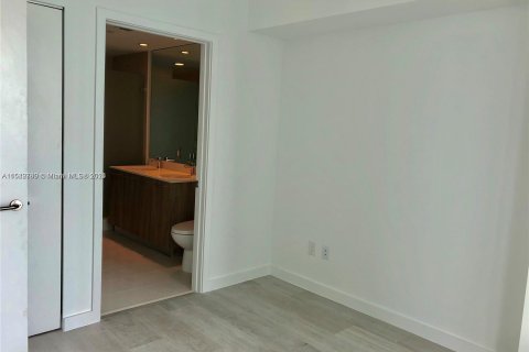 Condominio en venta en Miami, Florida, 1 dormitorio, 56.67 m2 № 1060730 - foto 12