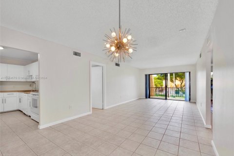 Condominio en venta en Pinecrest, Florida, 3 dormitorios, 100.89 m2 № 1060628 - foto 1