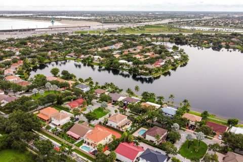 Купить виллу или дом в Хайалиа, Флорида 5 спален, 253.44м2, № 1330955 - фото 12