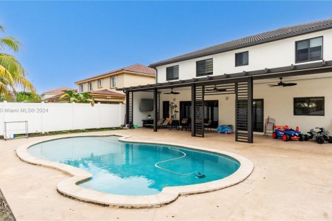 Villa ou maison à vendre à Hialeah, Floride: 5 chambres, 253.44 m2 № 1330955 - photo 9