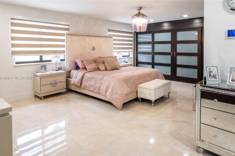 Villa ou maison à vendre à Hialeah, Floride: 5 chambres, 253.44 m2 № 1330955 - photo 23