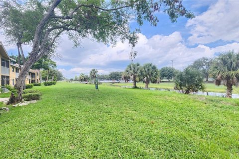 Condo in Coral Springs, Florida, 2 bedrooms  № 1402609 - photo 6