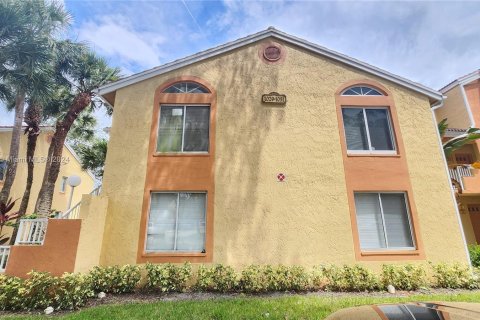 Condo in Coral Springs, Florida, 2 bedrooms  № 1402609 - photo 1