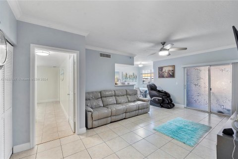 Copropriété à vendre à Pembroke Pines, Floride: 1 chambre, 75.25 m2 № 1358944 - photo 3