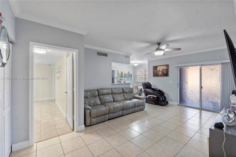 Copropriété à vendre à Pembroke Pines, Floride: 1 chambre, 75.25 m2 № 1358944 - photo 1