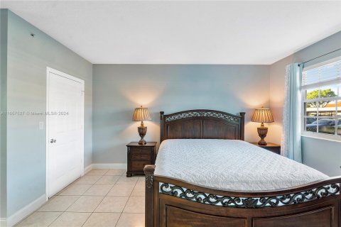 Copropriété à vendre à Pembroke Pines, Floride: 1 chambre, 75.25 m2 № 1358944 - photo 14