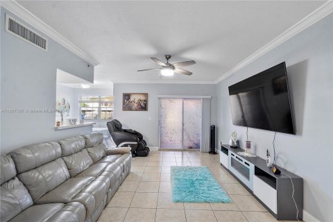 Copropriété à vendre à Pembroke Pines, Floride: 1 chambre, 75.25 m2 № 1358944 - photo 5