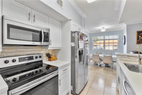 Copropriété à vendre à Pembroke Pines, Floride: 1 chambre, 75.25 m2 № 1358944 - photo 8