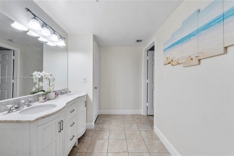 Copropriété à vendre à Pembroke Pines, Floride: 1 chambre, 75.25 m2 № 1358944 - photo 20