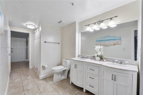 Copropriété à vendre à Pembroke Pines, Floride: 1 chambre, 75.25 m2 № 1358944 - photo 19