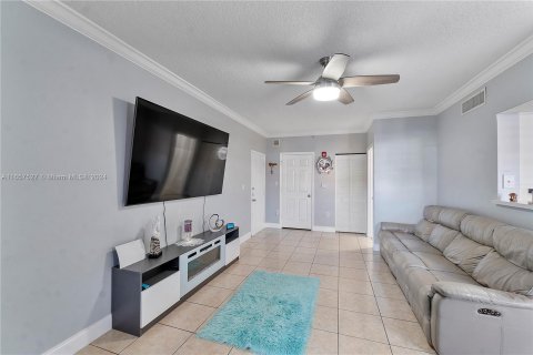 Copropriété à vendre à Pembroke Pines, Floride: 1 chambre, 75.25 m2 № 1358944 - photo 4