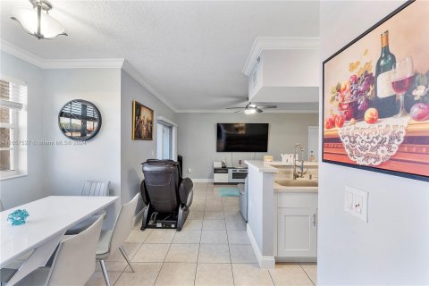 Copropriété à vendre à Pembroke Pines, Floride: 1 chambre, 75.25 m2 № 1358944 - photo 11