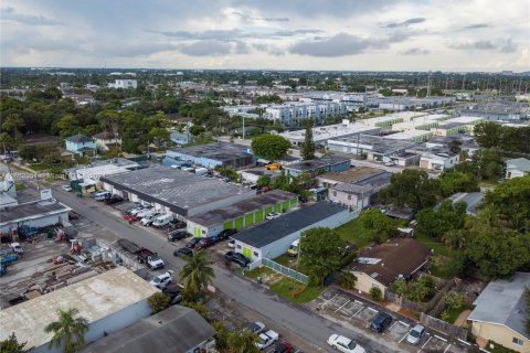 Propiedad comercial en venta en Oakland Park, Florida № 1372859 - foto 3