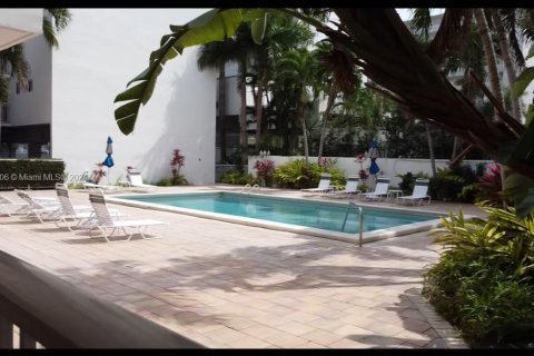 Condominio en alquiler en Miami Beach, Florida, 1 dormitorio, 69.86 m2 № 1060896 - foto 2