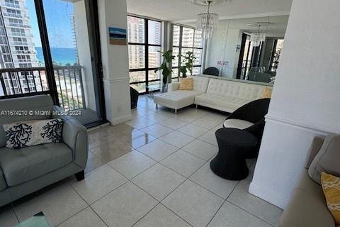 Condominio en alquiler en Hallandale Beach, Florida, 2 dormitorios, 126.35 m2 № 1397591 - foto 4