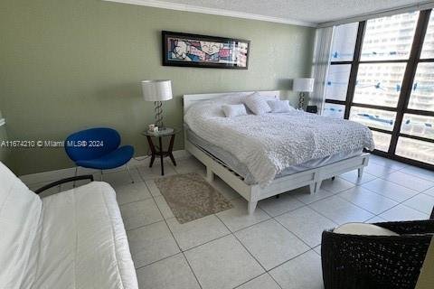 Condominio en alquiler en Hallandale Beach, Florida, 2 dormitorios, 126.35 m2 № 1397591 - foto 15