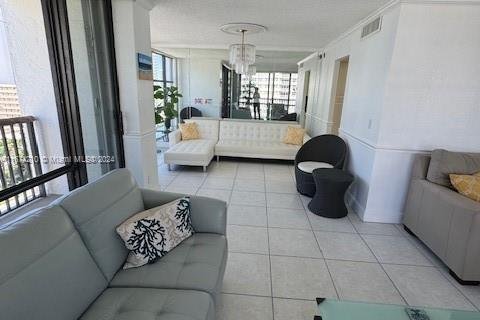 Condominio en alquiler en Hallandale Beach, Florida, 2 dormitorios, 126.35 m2 № 1397591 - foto 8