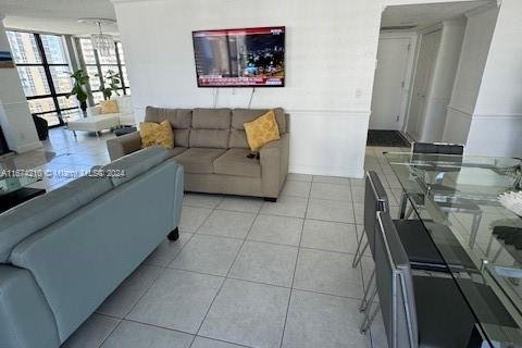 Condominio en alquiler en Hallandale Beach, Florida, 2 dormitorios, 126.35 m2 № 1397591 - foto 14