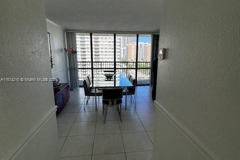 Condominio en alquiler en Hallandale Beach, Florida, 2 dormitorios, 126.35 m2 № 1397591 - foto 11