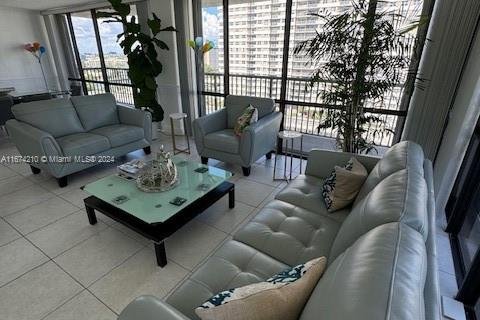 Condominio en alquiler en Hallandale Beach, Florida, 2 dormitorios, 126.35 m2 № 1397591 - foto 9