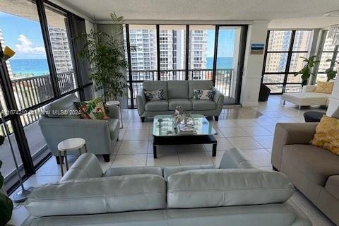 Condominio en alquiler en Hallandale Beach, Florida, 2 dormitorios, 126.35 m2 № 1397591 - foto 7