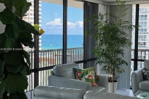 Condominio en alquiler en Hallandale Beach, Florida, 2 dormitorios, 126.35 m2 № 1397591 - foto 12