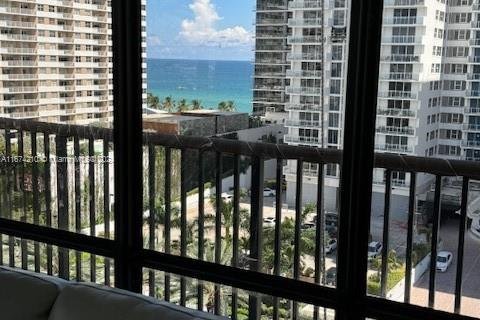 Condominio en alquiler en Hallandale Beach, Florida, 2 dormitorios, 126.35 m2 № 1397591 - foto 29