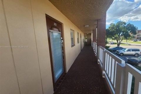Condo in Sunrise, Florida, 2 bedrooms  № 1060758 - photo 25