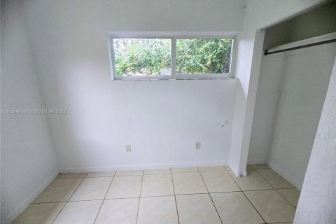 Commercial property in Miami, Florida 143.81 sq.m. № 1060757 - photo 20