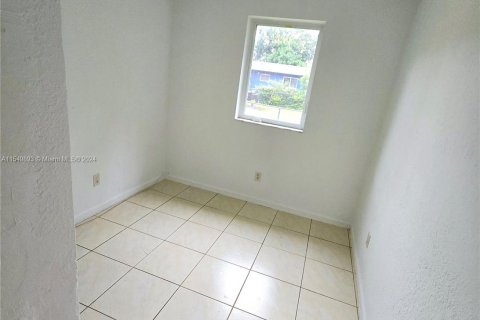 Commercial property in Miami, Florida 143.81 sq.m. № 1060757 - photo 23