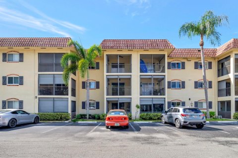 Copropriété à vendre à Pompano Beach, Floride: 1 chambre, 62.71 m2 № 1072663 - photo 1