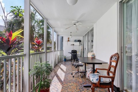 Condo in Miami, Florida, 2 bedrooms  № 1093327 - photo 13