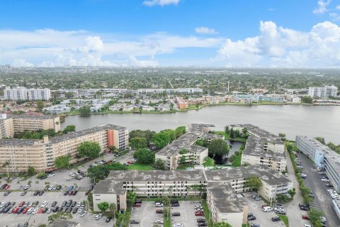 Copropriété à vendre à Miami, Floride: 2 chambres, 155.52 m2 № 1093327 - photo 8