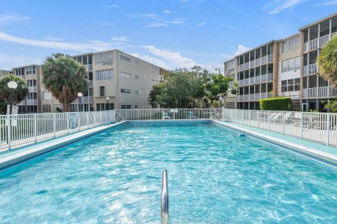 Condo in Miami, Florida, 2 bedrooms  № 1093327 - photo 11