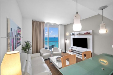 Condominio en venta en Sunny Isles Beach, Florida, 1 dormitorio, 63.92 m2 № 1220958 - foto 16
