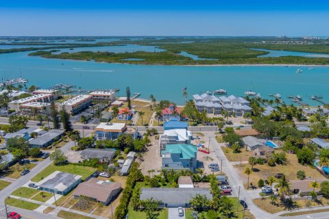 Townhouse in Hutchinson Island South, Florida 3 bedrooms, 253.53 sq.m. № 1056988 - photo 18