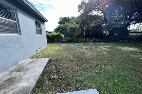 House in Miami, Florida 3 bedrooms, 141.3 sq.m. № 1384646 - photo 30