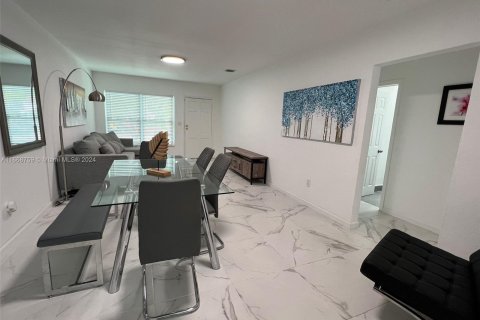 Casa en venta en Miami, Florida, 3 dormitorios, 141.3 m2 № 1384646 - foto 10