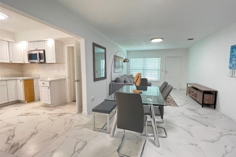 Casa en venta en Miami, Florida, 3 dormitorios, 141.3 m2 № 1384646 - foto 12