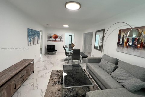 Casa en venta en Miami, Florida, 3 dormitorios, 141.3 m2 № 1384646 - foto 5