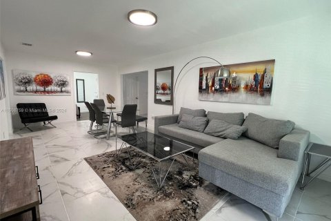 Casa en venta en Miami, Florida, 3 dormitorios, 141.3 m2 № 1384646 - foto 8