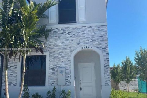 Townhouse in Homestead, Florida 3 bedrooms, 143.53 sq.m. № 1384604 - photo 1