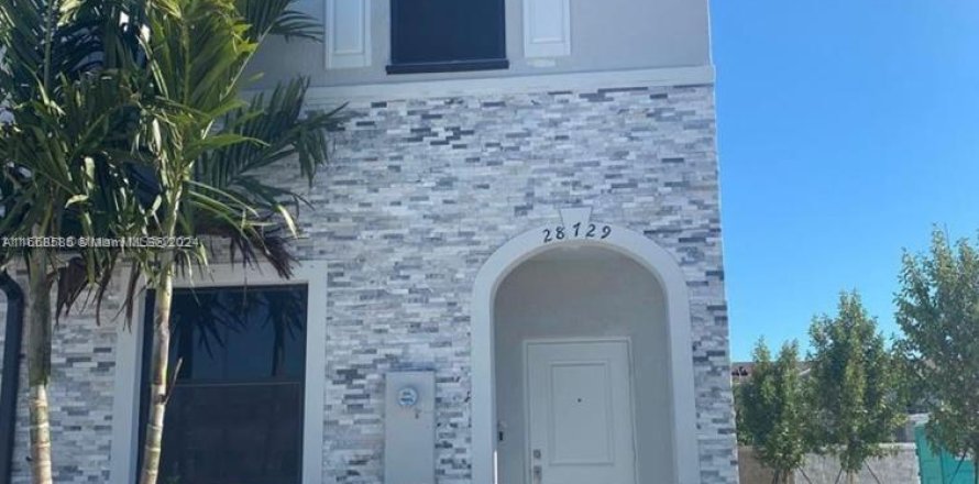 Townhouse in Homestead, Florida 3 bedrooms, 143.53 sq.m. № 1384604