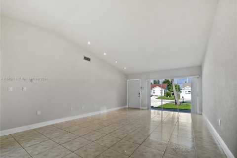 Villa ou maison à vendre à Miami Gardens, Floride: 2 chambres, 97.55 m2 № 1328587 - photo 9