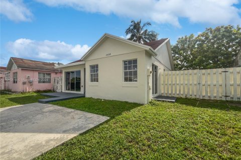 House in Miami Gardens, Florida 2 bedrooms, 97.55 sq.m. № 1328587 - photo 8