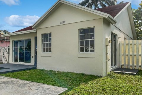 Villa ou maison à vendre à Miami Gardens, Floride: 2 chambres, 97.55 m2 № 1328587 - photo 7